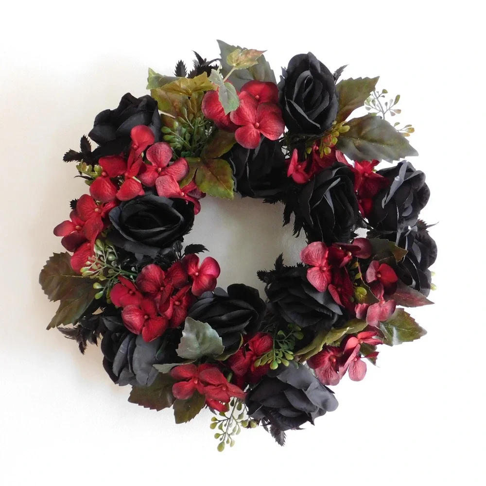 Handcrafted embrace dark